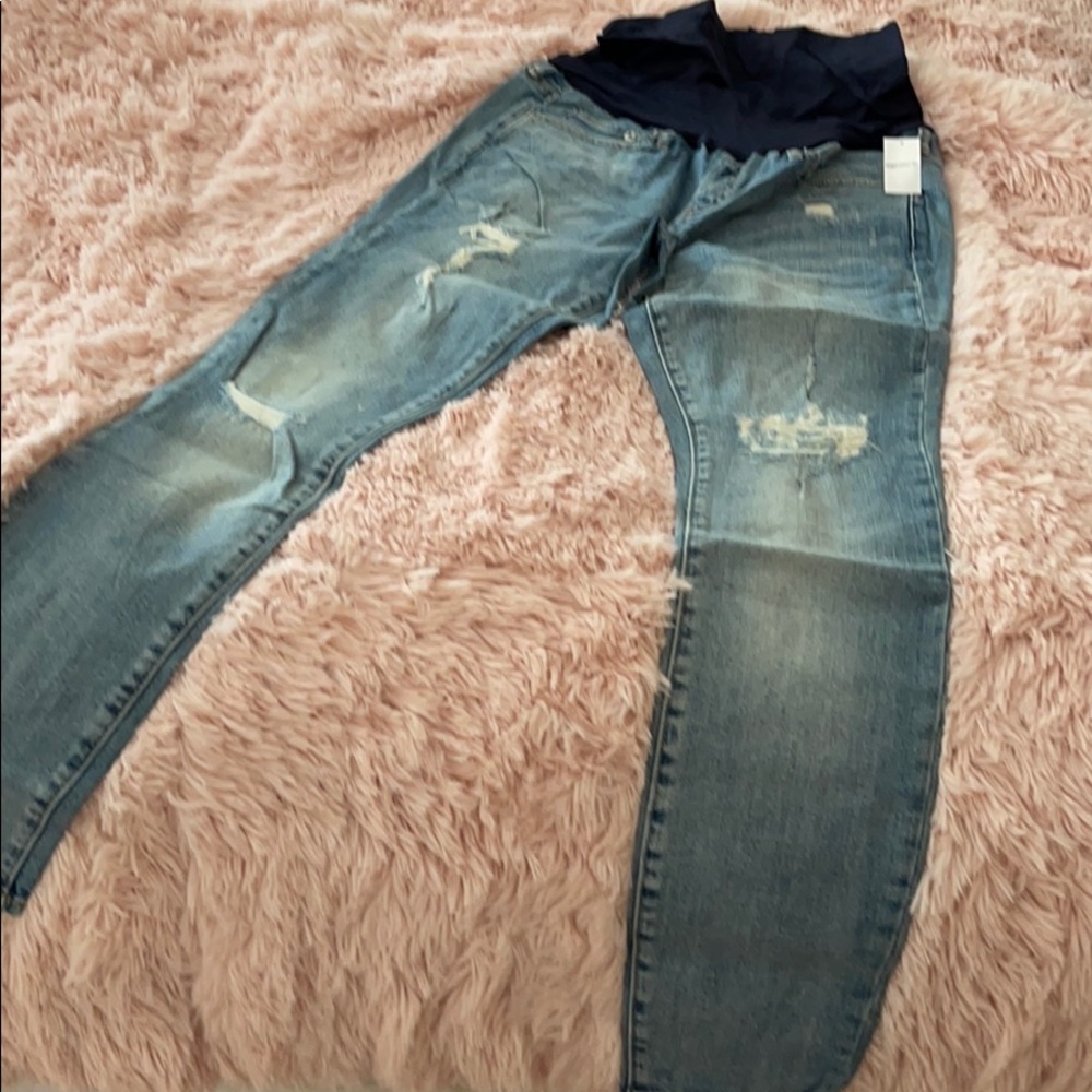 NWT GAP MATERNITY JEANS size 28